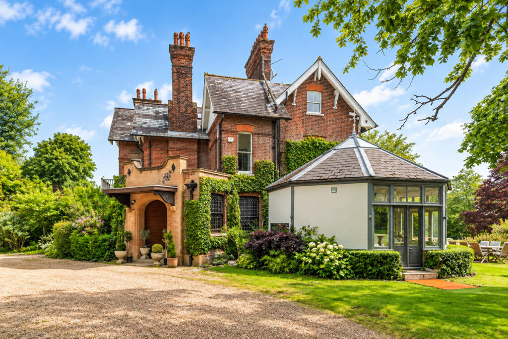 House in East Hertfordshire, Little Berkhamsted - View 3