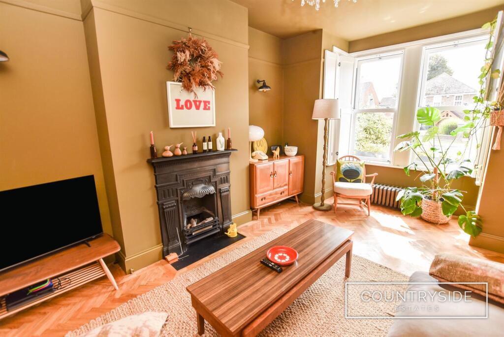 House in Castle Point, Thundersley - More
