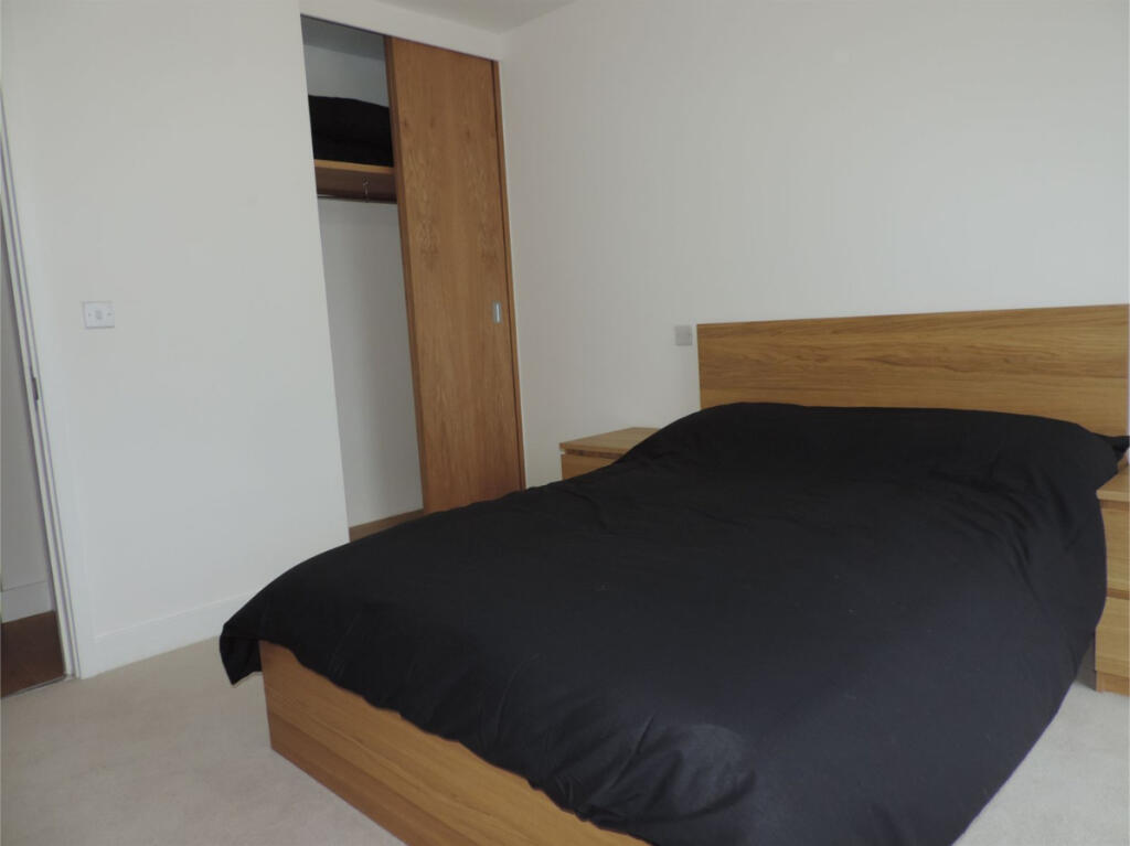 Apartment in London, Canning Town - More