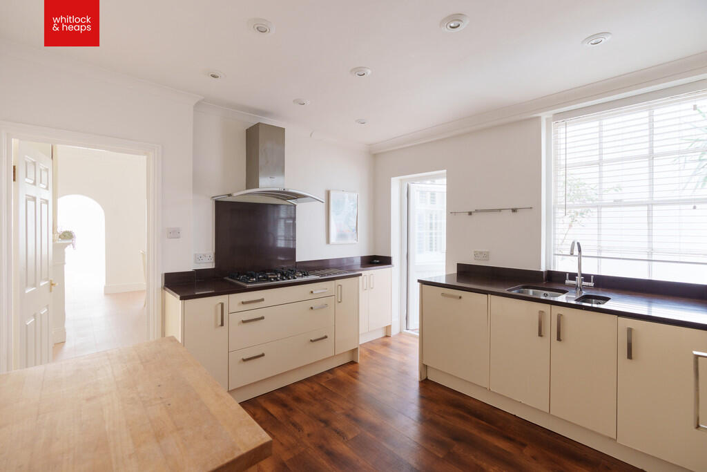 Apartment in Hove, Brunswick - View 2