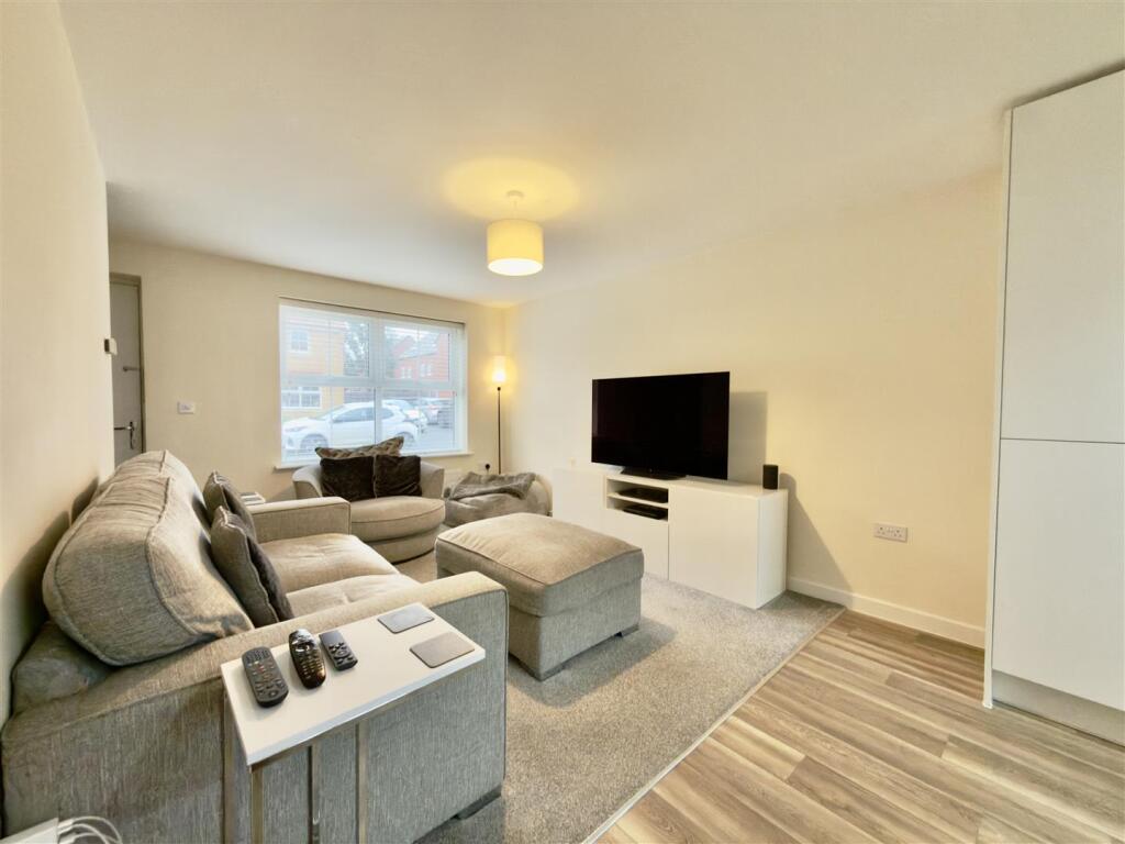 De Bray Close, Duston, Northampton NN5 photo 4
