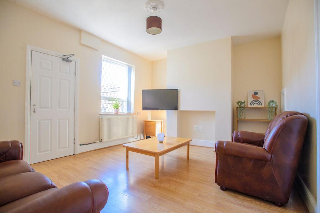 House in Lincoln - View 2
