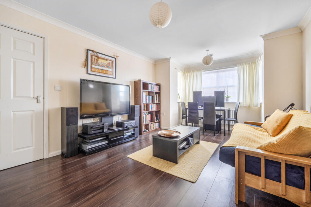 Apartment in Slough - View 4