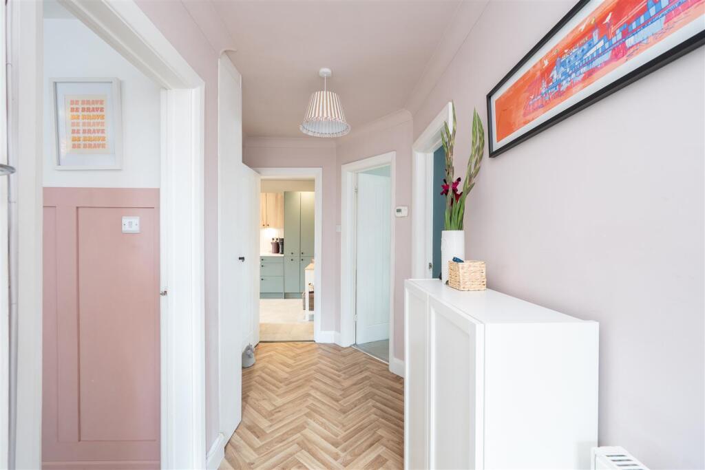 House in Redhill - View 4