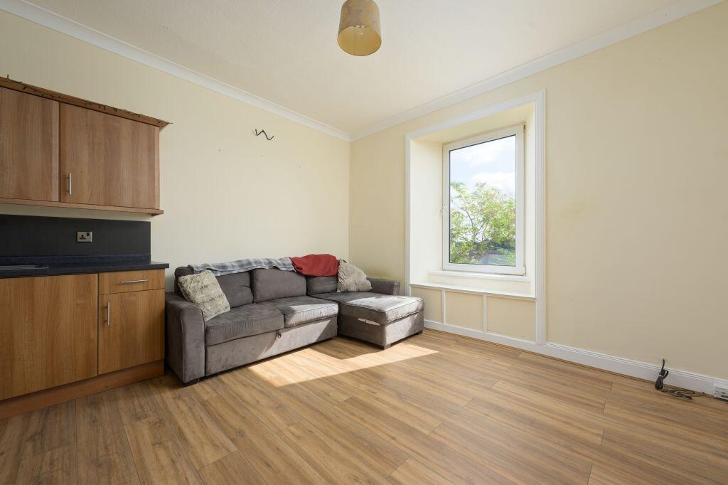 Apartment in Dunfermline, Fife - View 4