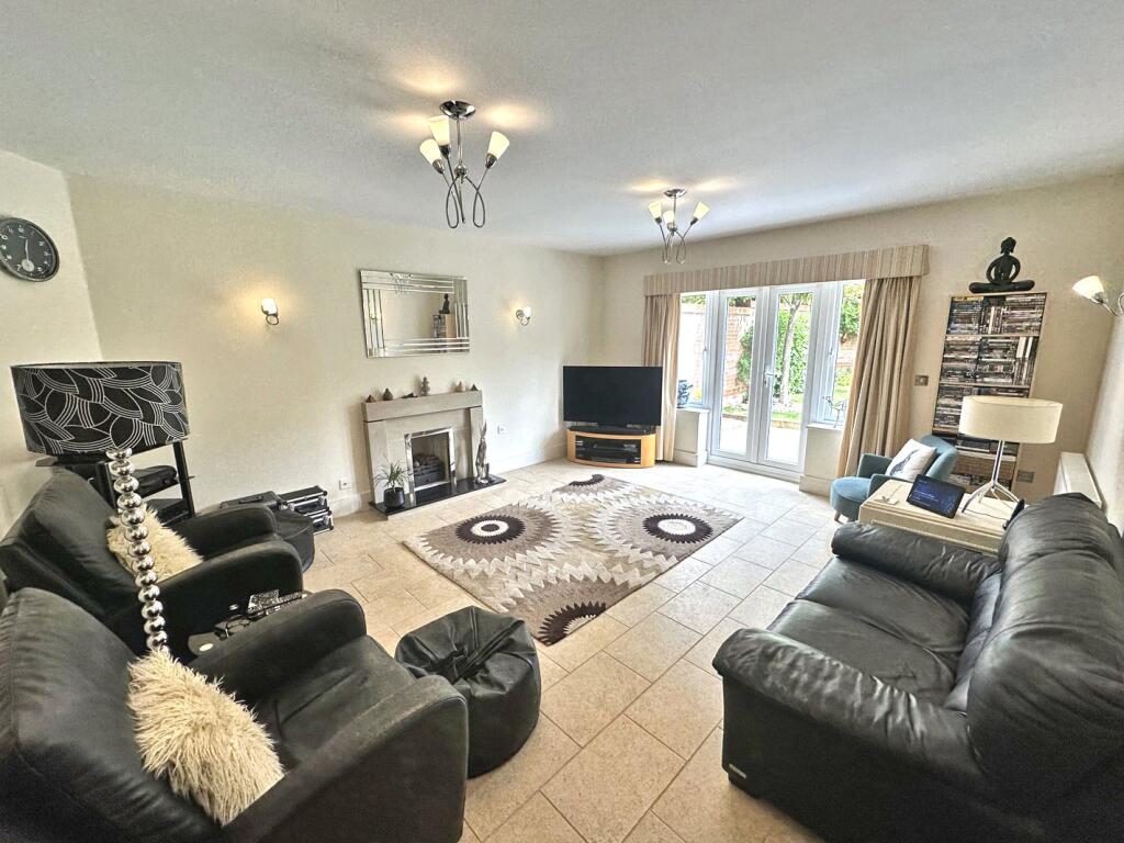Moser Grove, Sway, Lymington, Hampshire, SO41 photo 2