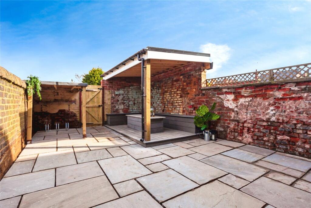 Crompton Road, Macclesfield, Cheshire, SK11 photo 2