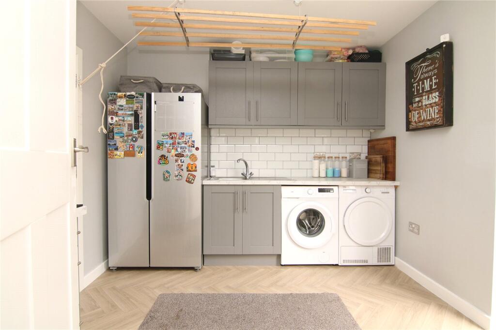 House in Bradford, Steeton with Eastburn - More