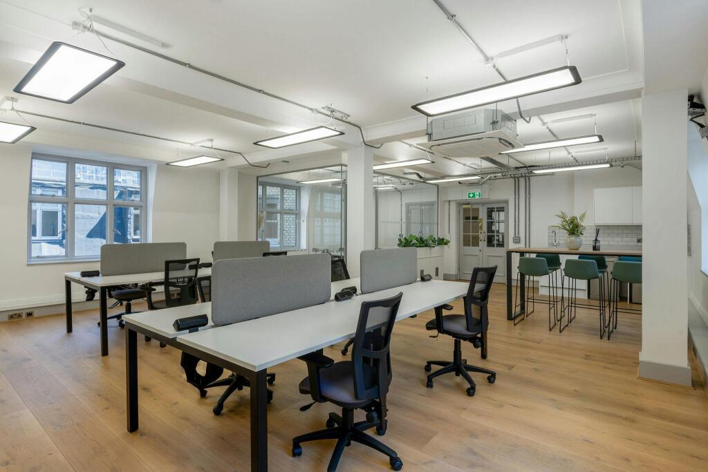111332_6 Lloyds Avenue (54)_low.jpg