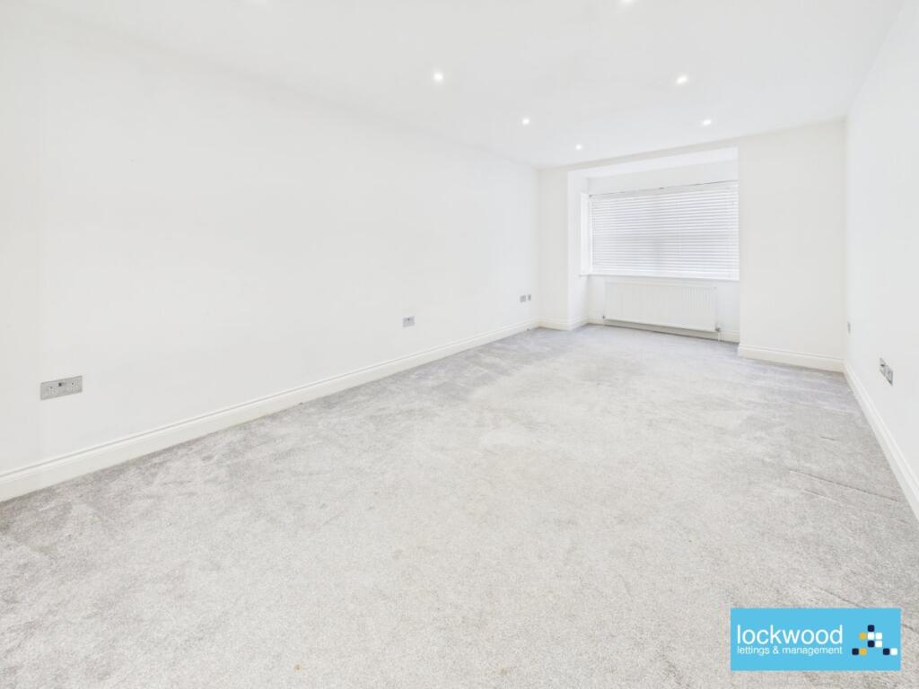 Apartment in Spelthorne, Surrey - View 4