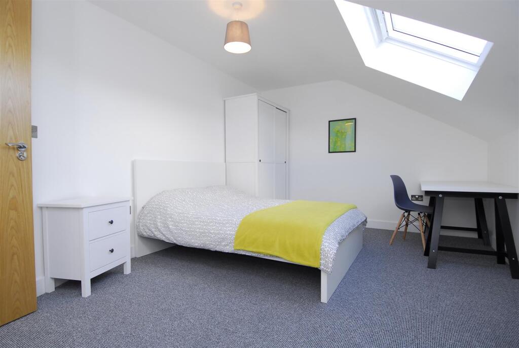 Apartment in Plymouth - More