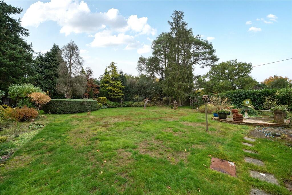 Sandy Lane, Rushmoor, Farnham, Surrey, GU10 photo 2