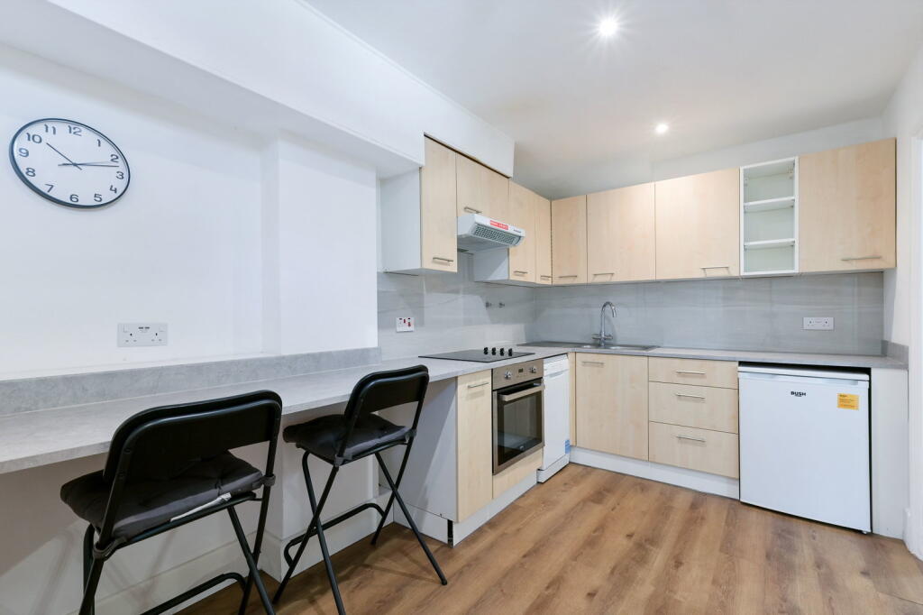 Main image of property: Warwick Road, London, SW5 9EZ