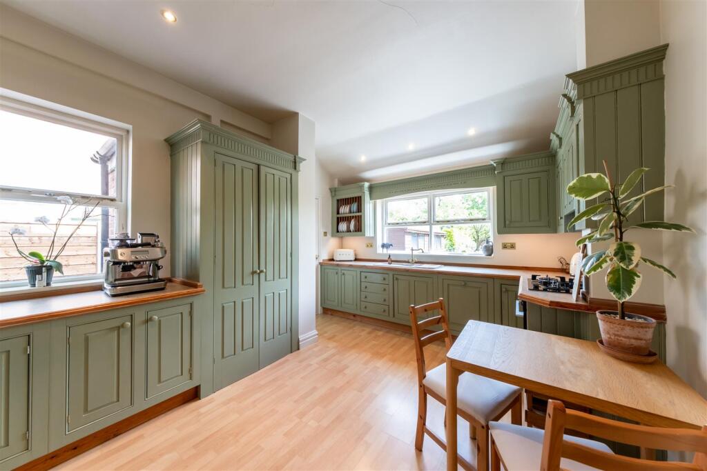 Chester Road, Hartford, Northwich photo 4