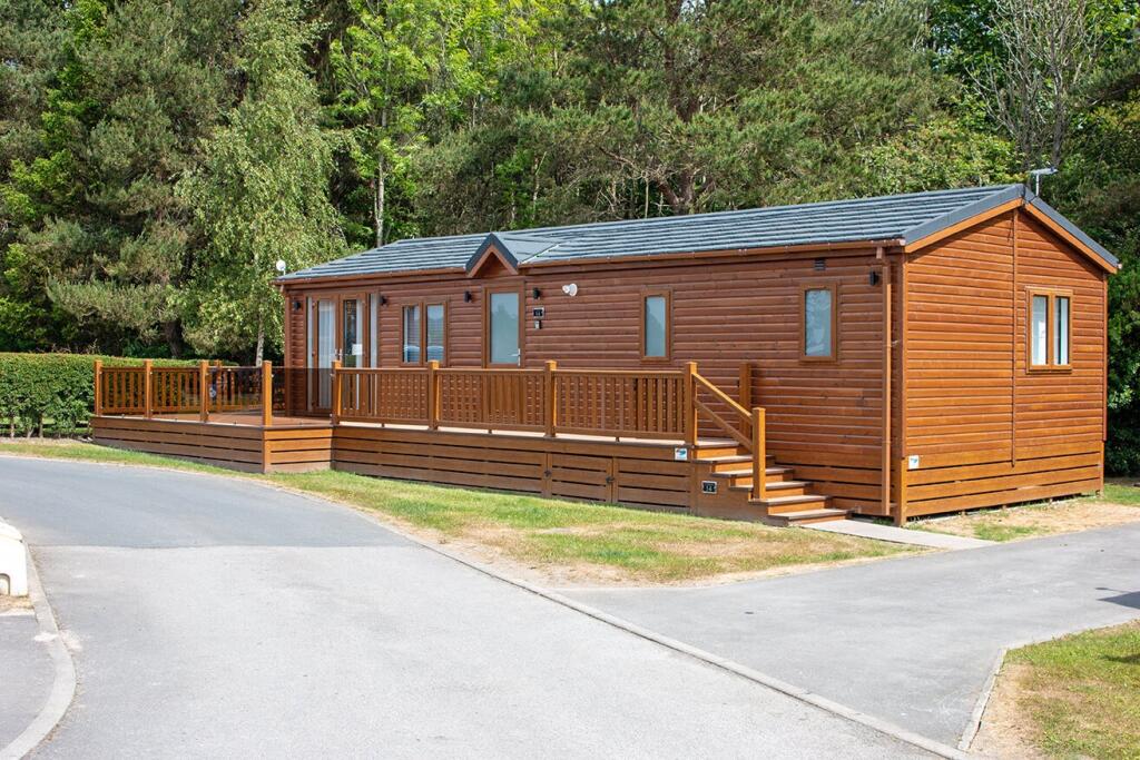 2-bed caravan on Ribble Valley View, Old Langho Road, Old Langho, Blackburn, Lancashire, BB6 8AW, £180,000