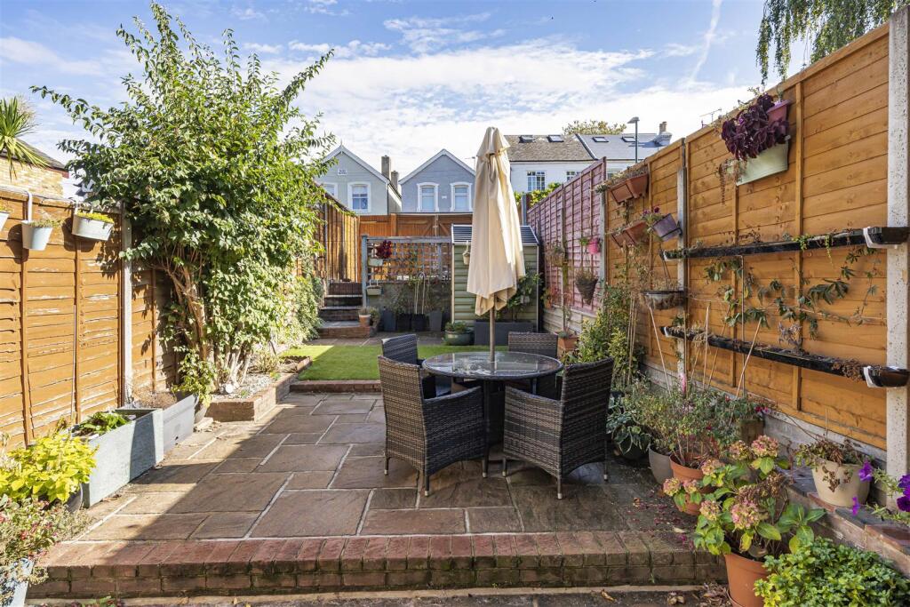 House in Sutton - View 5