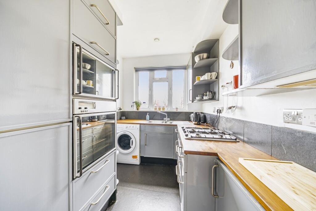 Brondesbury Villas, Queens Park, London, NW6 photo 3