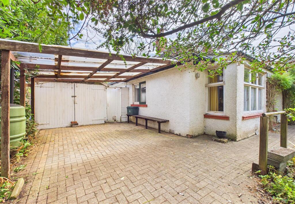 Highly sought after location within Upper Clevedon photo 2