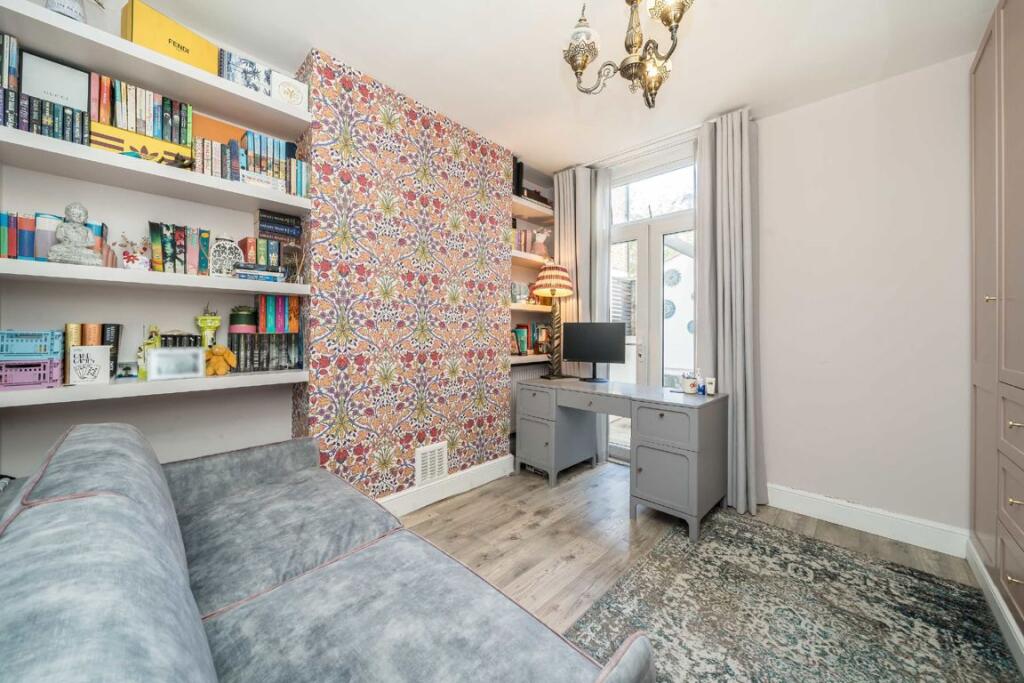 Apartment in London, Clapham Park, Stockwell - View 2