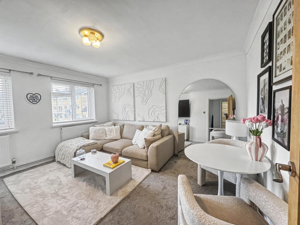 Main image of property: The Ridgeway, St. Albans, AL4