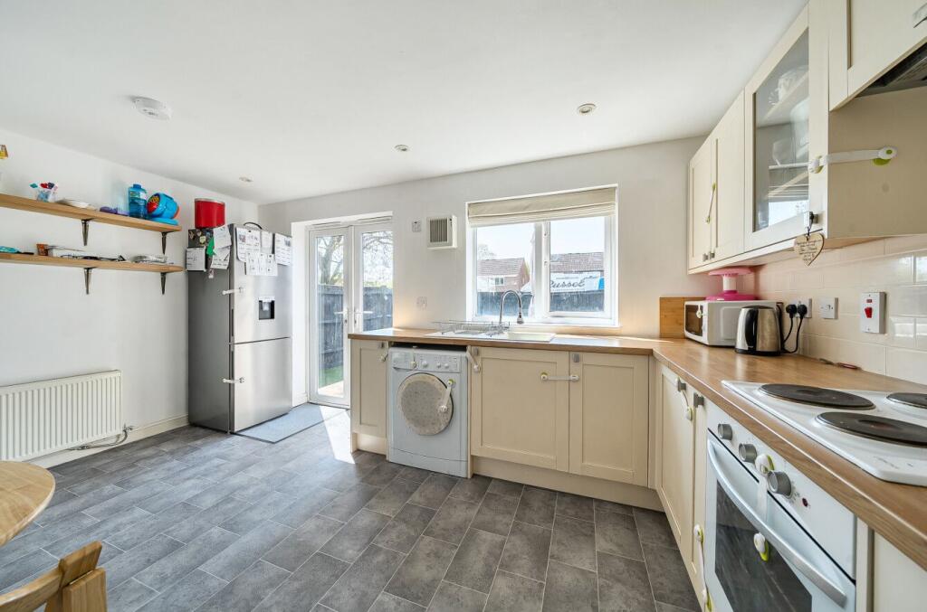 Hadrian Road, Andover, SP10 5JN photo 4