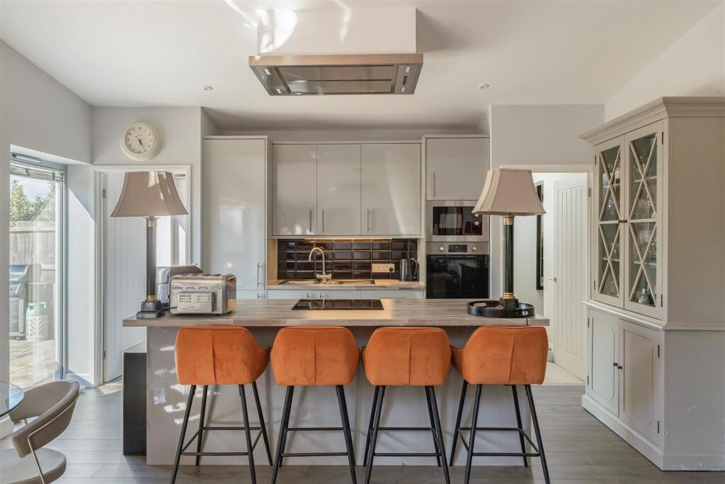 House in Gloucester - View 3