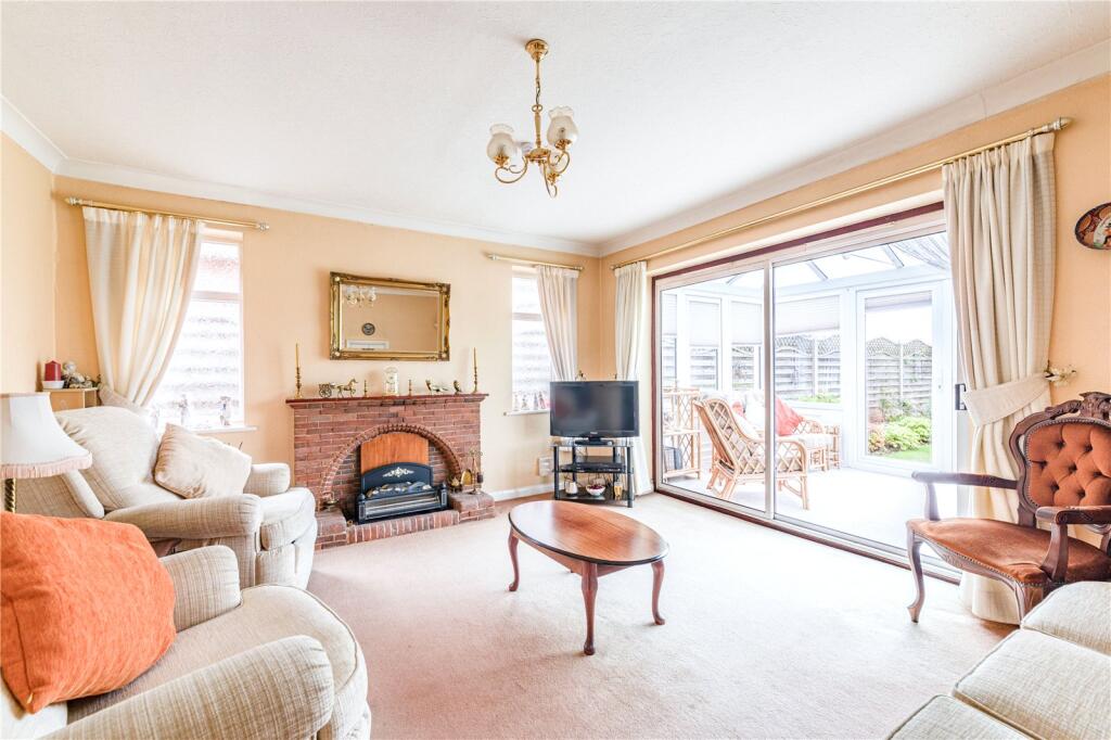 Old Road, Rowtown, Addlestone, Surrey, KT15 photo 4