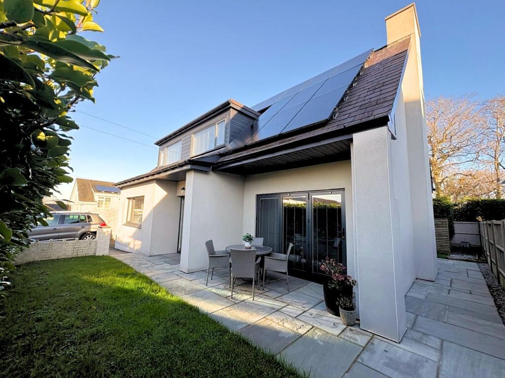 Main image of property: Drws y Coed, Caeathro