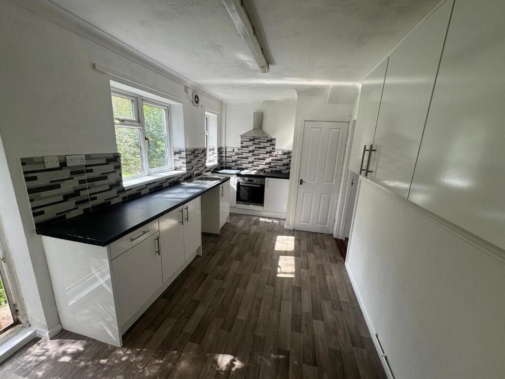 2 Eltham Close, Nottingham, NG8 6BS photo 3