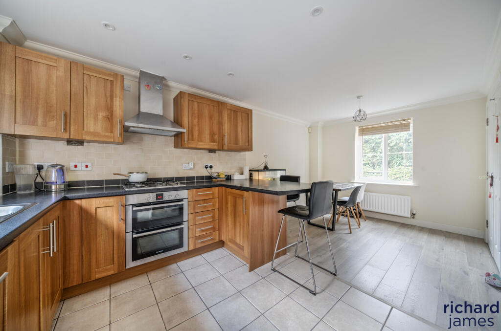 5-bed detached on White Eagle Road, Haydon End, Swindon, SN25, £425,000