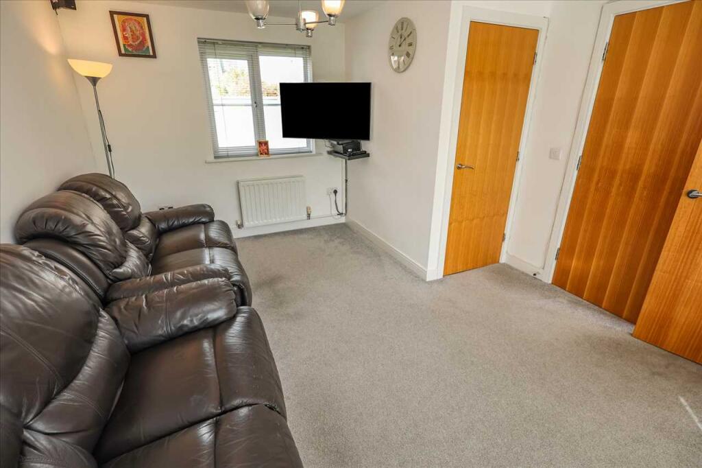 Ashmount Crescent, Cippenham photo 3