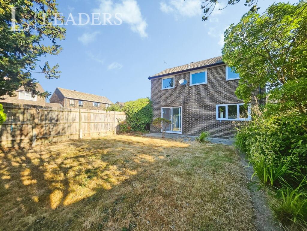 Bridle Way, Pound Hill, Crawley photo 4