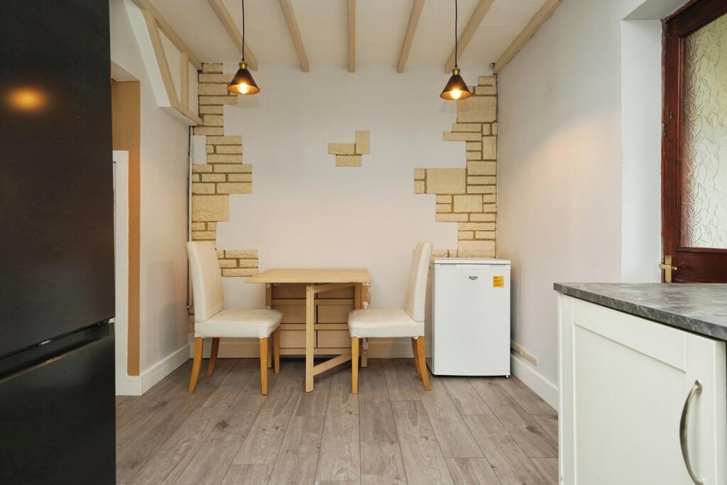 House in Gloucester - View 4