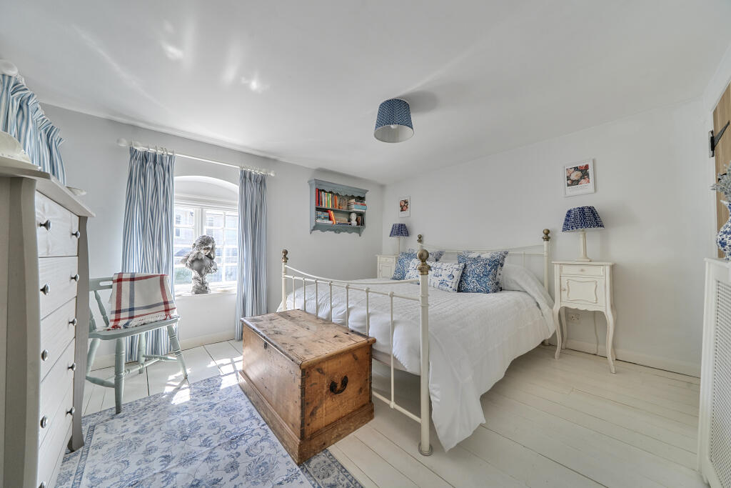 St. Pauls Road, Chichester, PO19 - View 4