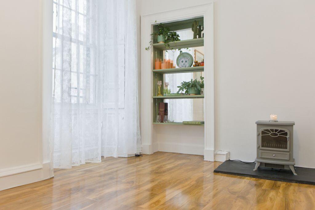 Apartment in Edinburgh, Midlothian - View 4