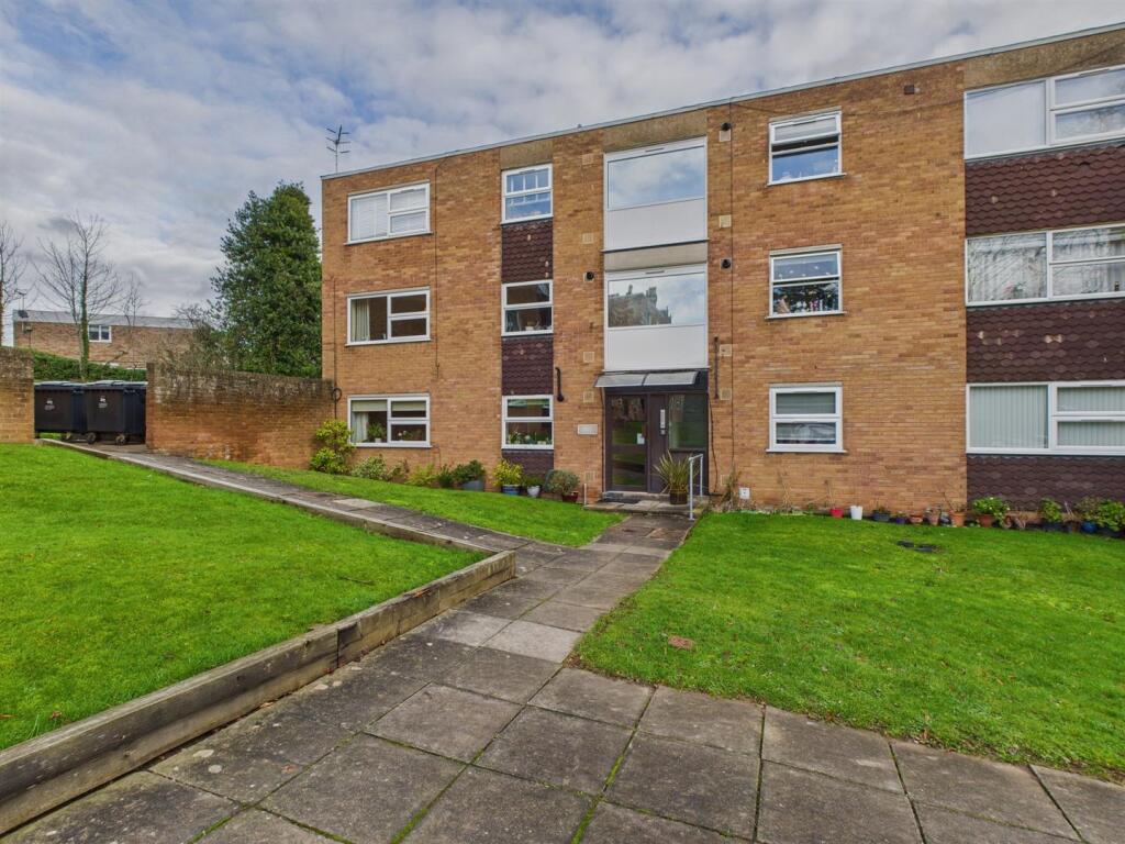 2-bed flat on Osborne Road, Malvern, £145,000