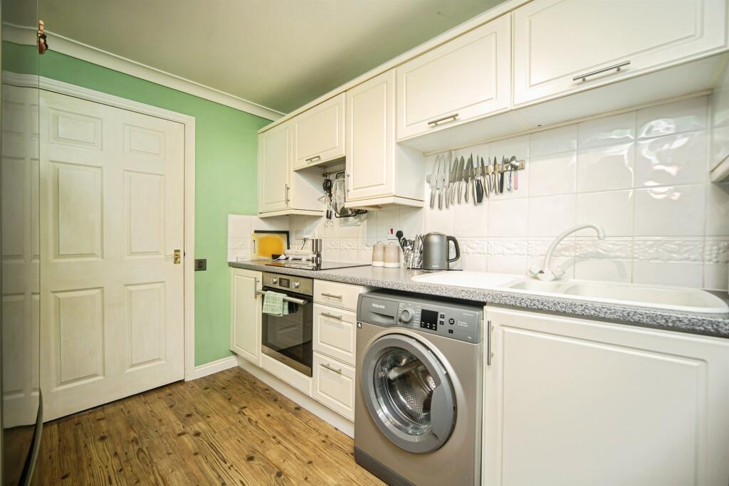 House in Taunton - View 5