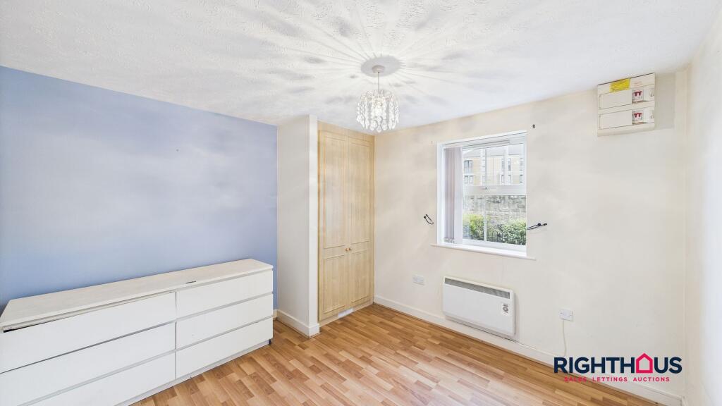 Harrogate Road, Bradford, BD10 photo 4
