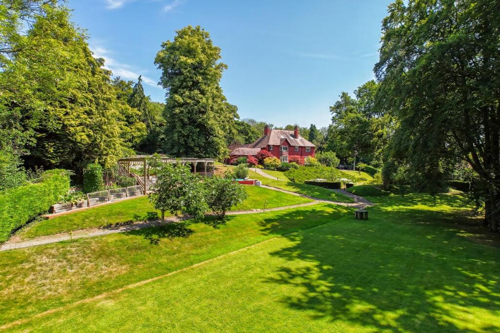 Main image of property: Trefnant, Dinas Powys, Vale Of Glamorgan, CF64 4HH