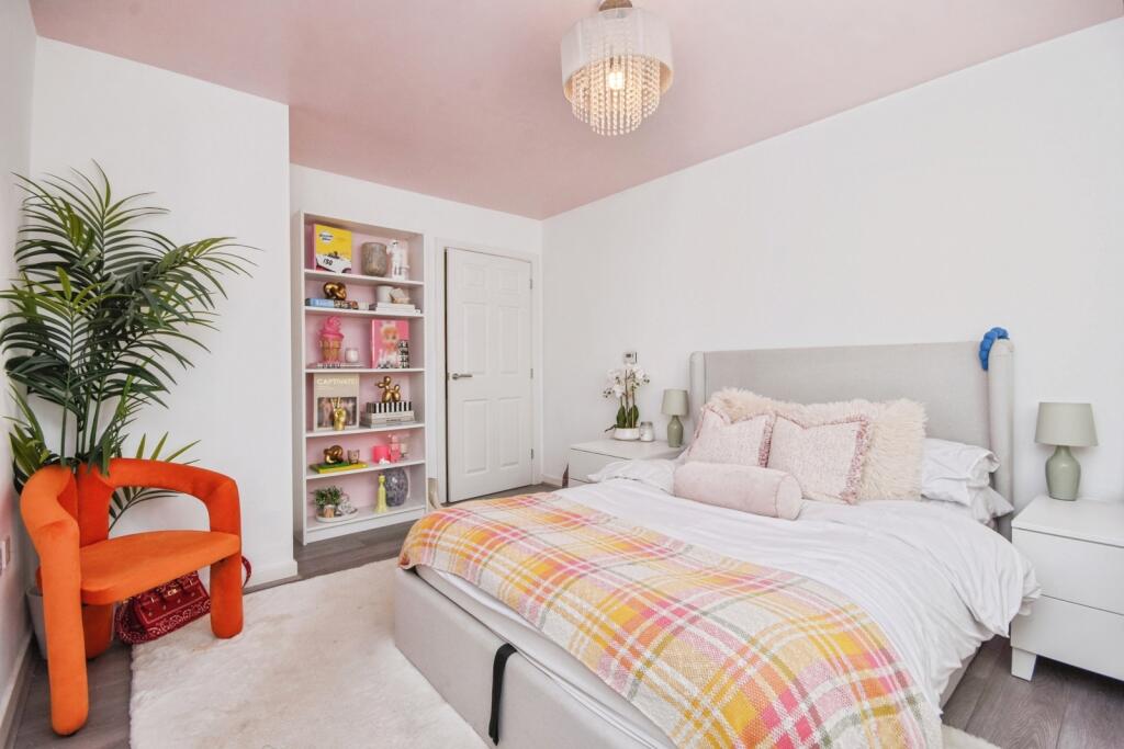 Apartment in Colchester - More