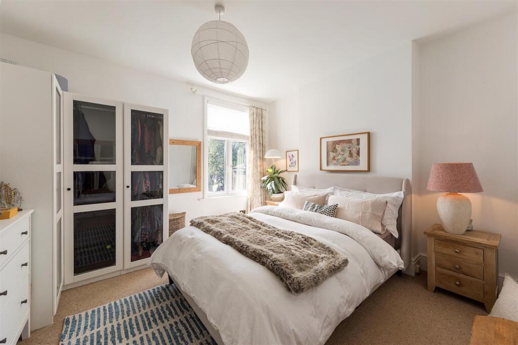 Apartment in London - More