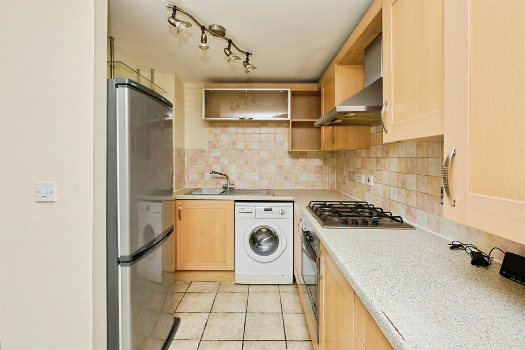 Apartment in East Staffordshire, Burton - More