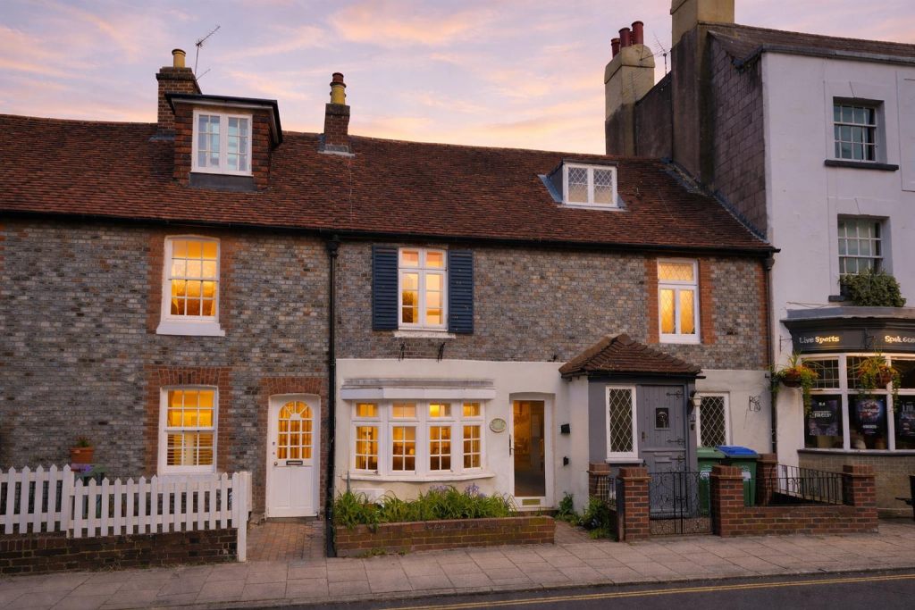 Main image of property: Western Road, Lewes, BN7 1RS