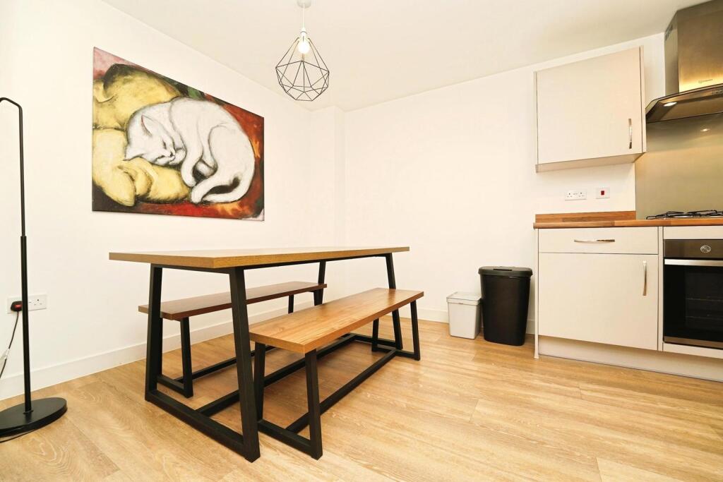 House in Gloucester - View 3