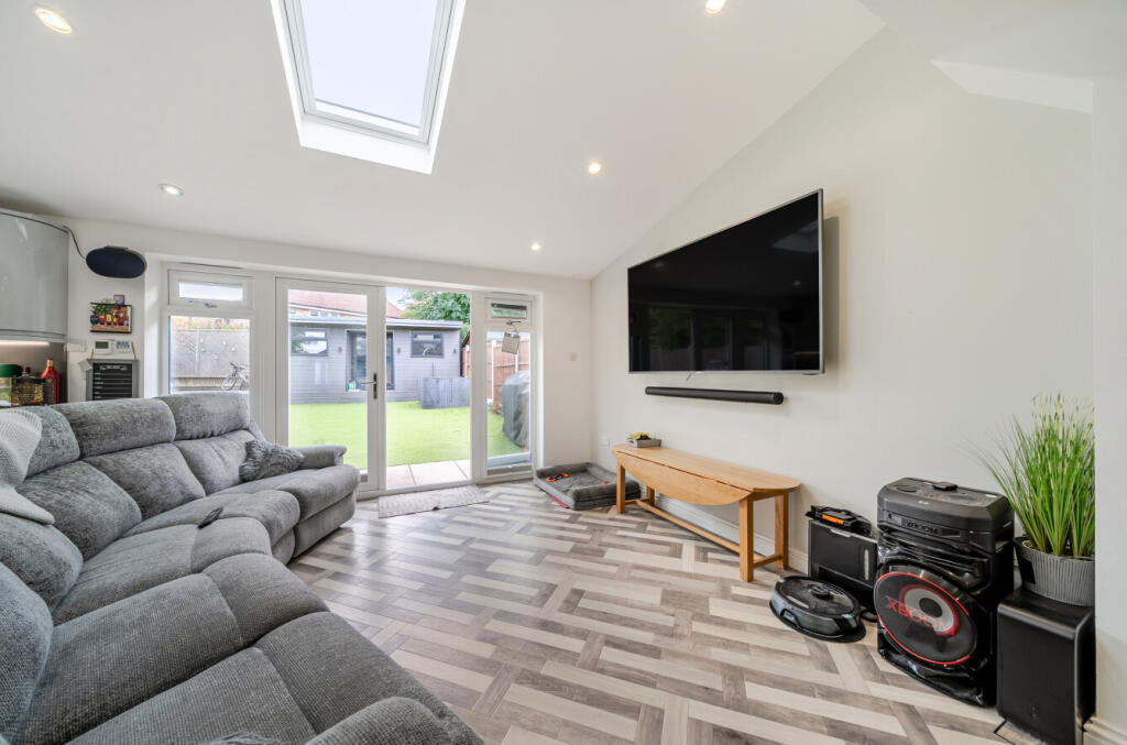 House in London - View 3