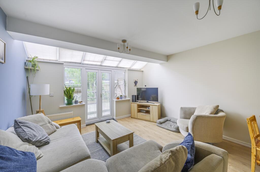 Vistula Crescent, Swindon, SN25 photo 2