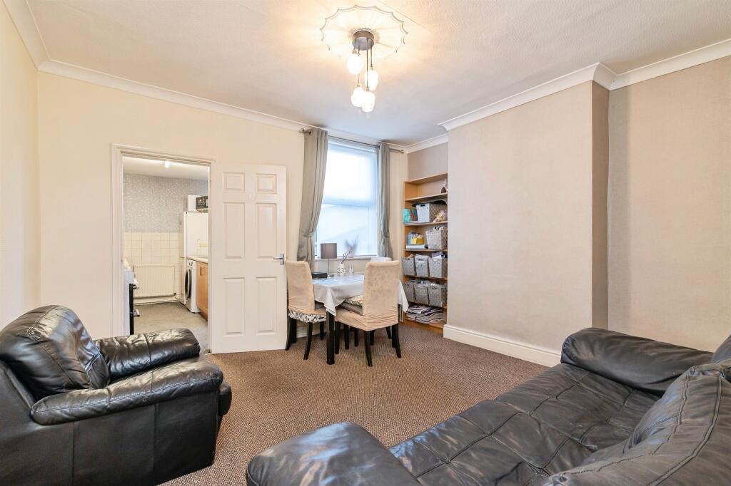 House in Gedling, Nottinghamshire - View 4