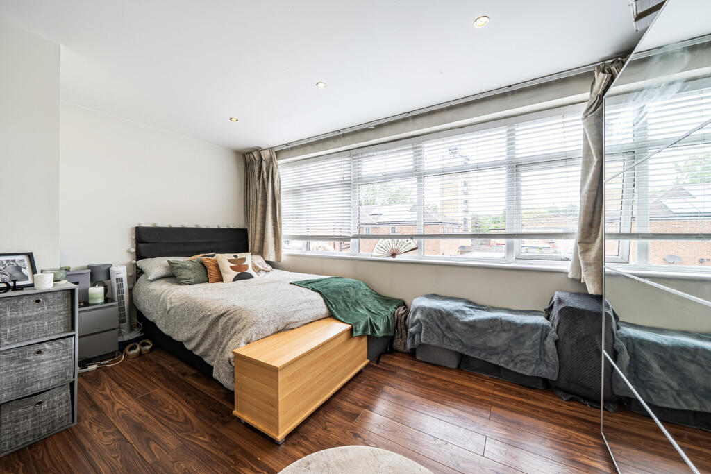 Rotary House, Breakspear Road, Ruislip – další
