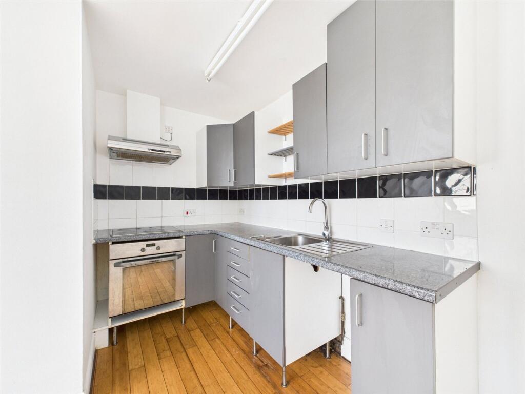Apartment in Launceston, St Stephens - More