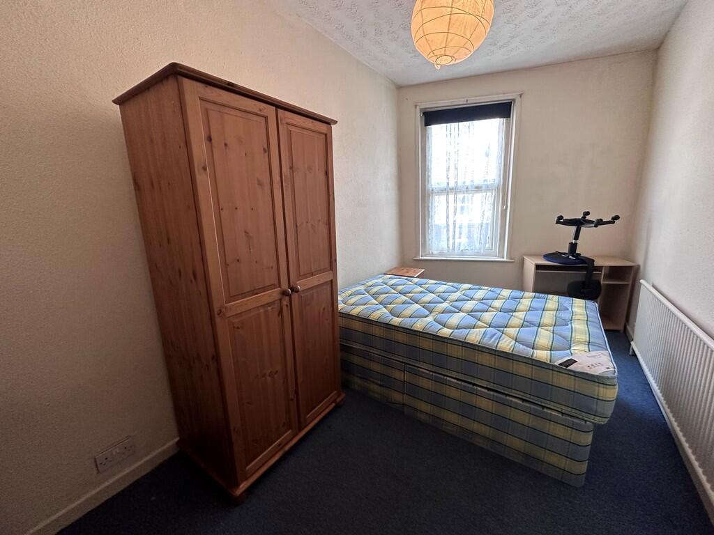 6 bedroom maisonette for rent